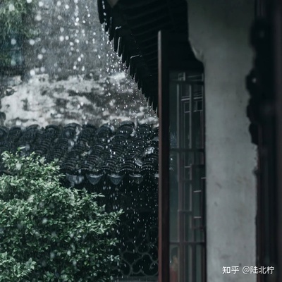 描写夏天的雨的诗