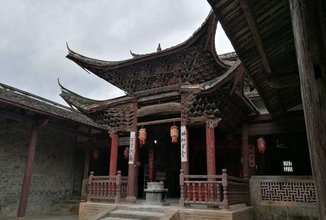 吴氏祠堂对联