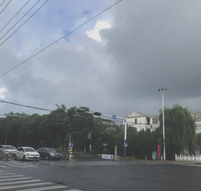 描写夏天雨后的句子
